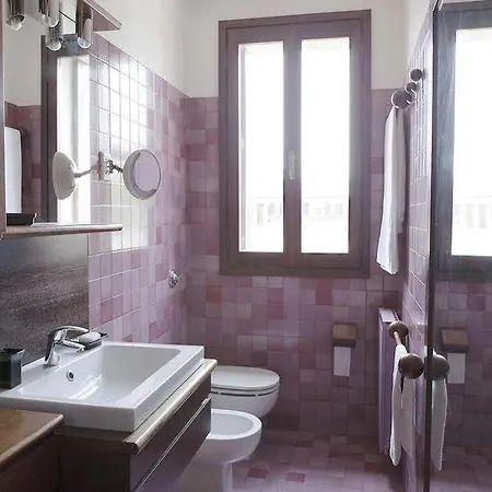 לינה וארוחת בוקר Residenza Ca' Corner 2*